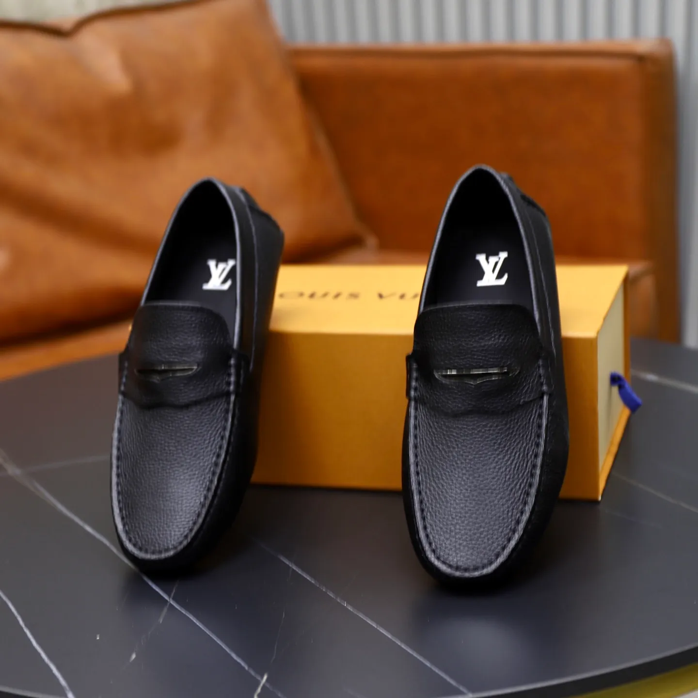 Ex-factory price: 480💰【LV】Louis Vuitton ⚠️High-end men’s driving and pedal series ⚠️38-44 (customized for 45) ⚠️All original cowhide leather! Thick and soft! Made entirely of calfskin lining! Rubber sheet anti-slip beanie sole! Three-dimensional package technology! Fashionable and classic! Handicrafts! Original high quality! Feel free to compare!
